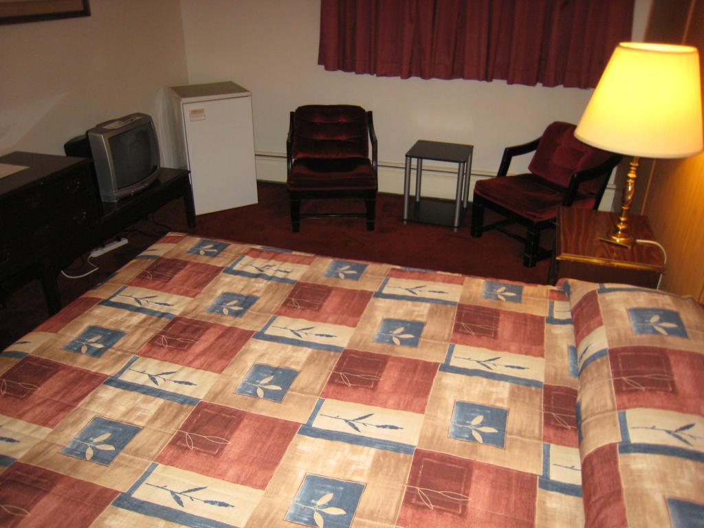 Downtowner Motor Inn Creston Room photo